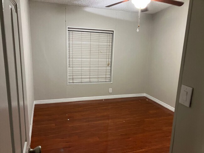 Foto del edificio - 1706 Riverview Dr
