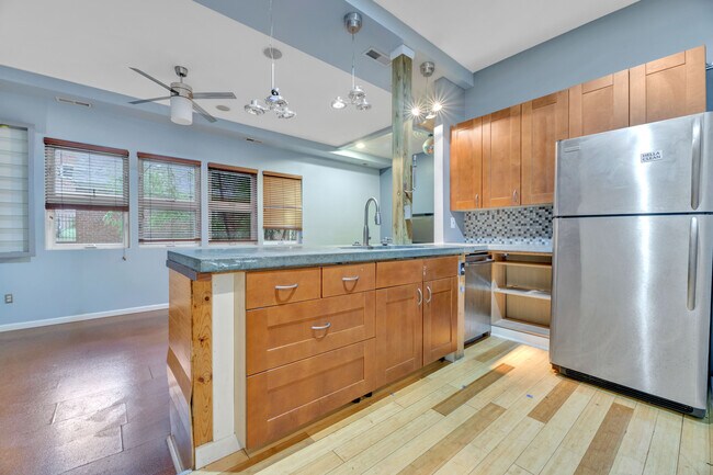 Foto del edificio - 3051 N St SE