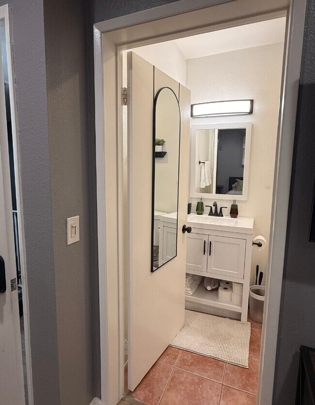 Foto del edificio - 2240 N Legion Dr