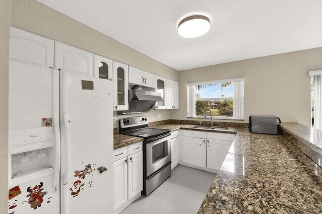 Foto del edificio - 4295 Coral Springs Dr