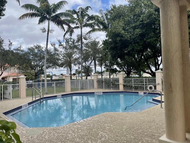 Foto del edificio - 8835 S Isles Cir