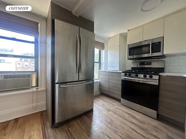 Foto del edificio - 714 Lafayette Ave