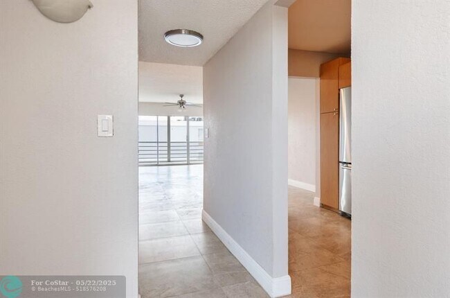 Foto del edificio - 7980 N French Dr