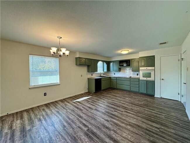 Building Photo - Charming Single Family Home In Hewitt, TX