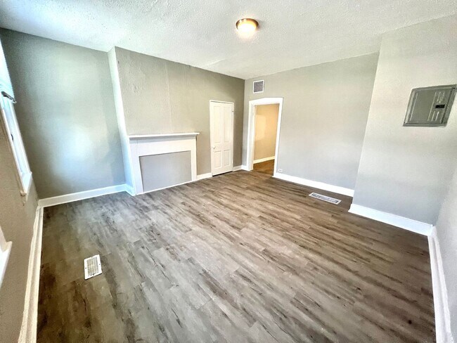 Photo - 2212 Calumet St Apartment