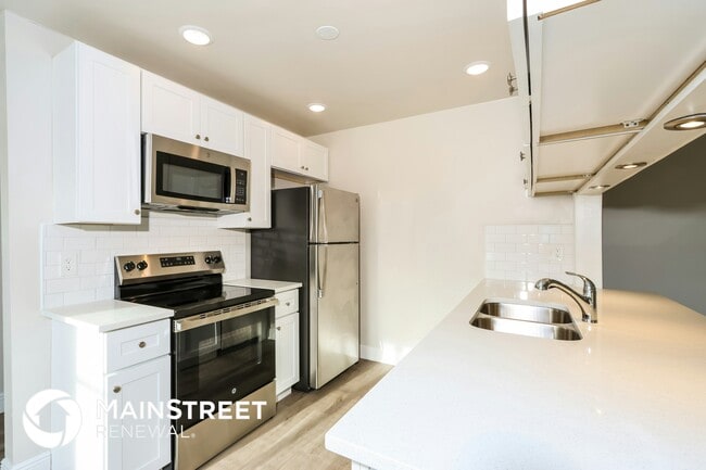 Building Photo - 2118 Trillo Rd SE