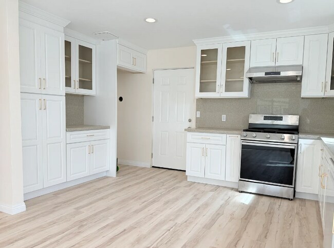 Foto del edificio - 15711 Fairgrove Ave