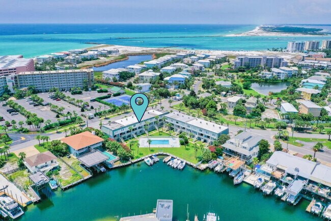 Waterfront townhome on Holiday Isle - 501 Gulf Shore Dr