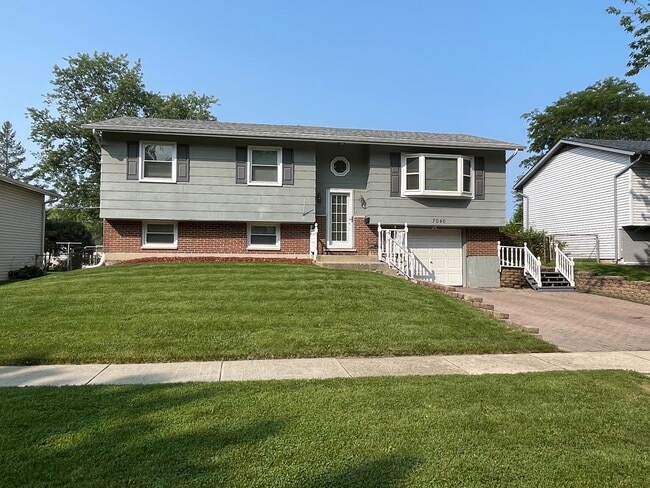 Building Photo - 7040 Meadowbrook Ln