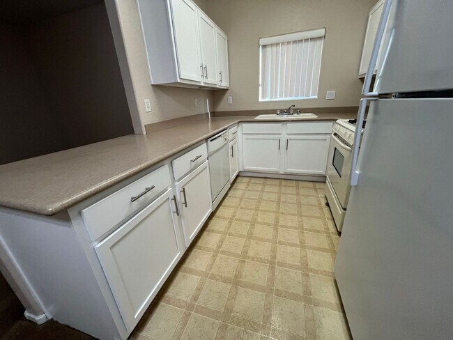 Foto del edificio - Henderson - 2 bedroom condo