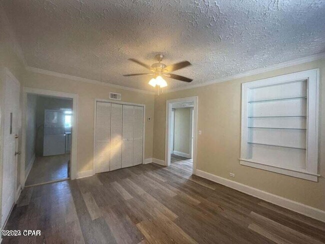 Foto del edificio - 422 Magnolia Ave