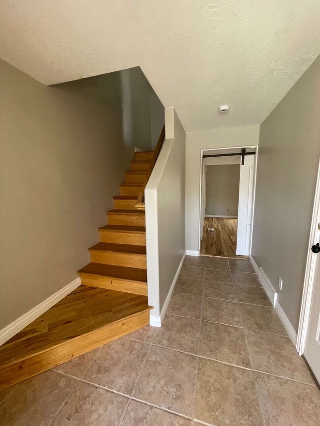 Building Photo - "Chic 3-Bed Townhouse with Scenic Views & ...
