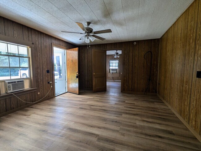 Foto del edificio - Available Now! 3 Bedroom on TX side