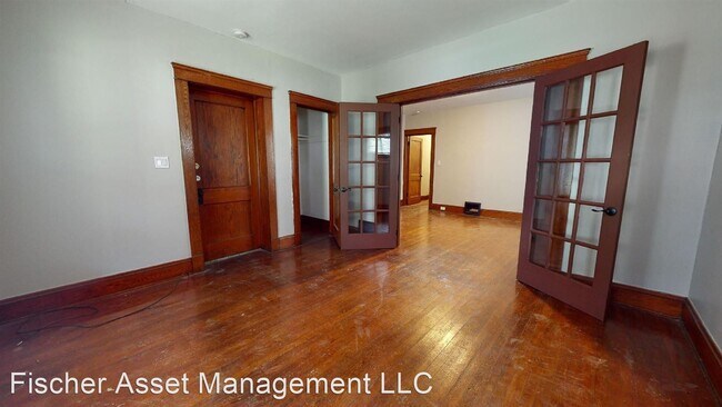 Building Photo - 3 br, 1 bath Apartment - 1497-1499 Coutant...