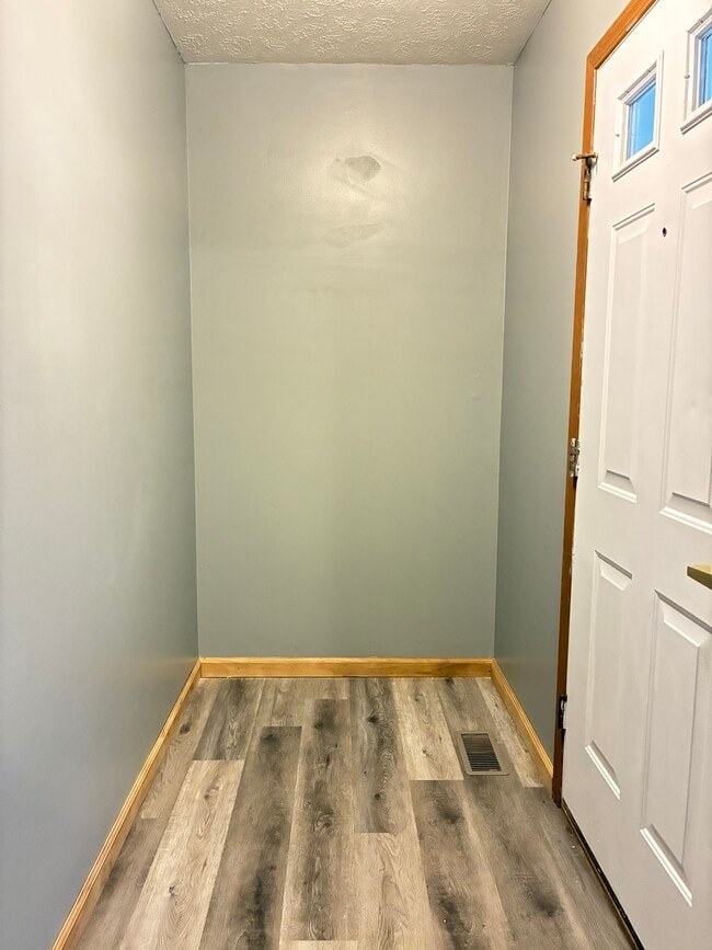 Entryway - 1940 Ash St