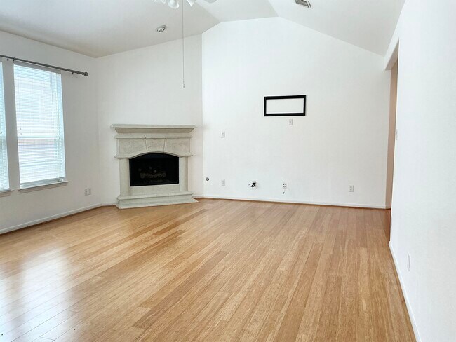Foto del edificio - 4435 Wellington Grove Ln