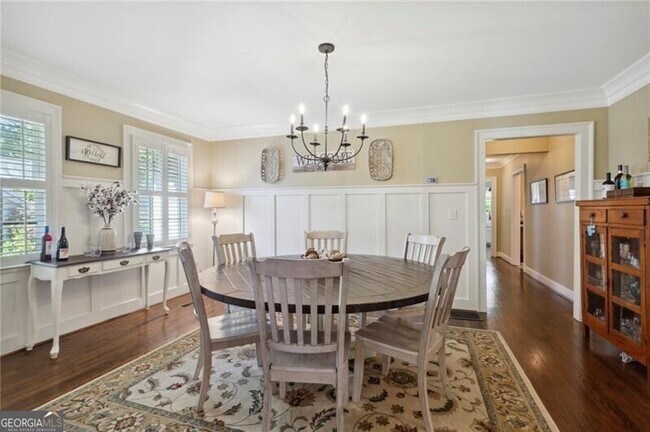 Foto del edificio - 253 N Forest Ave NE