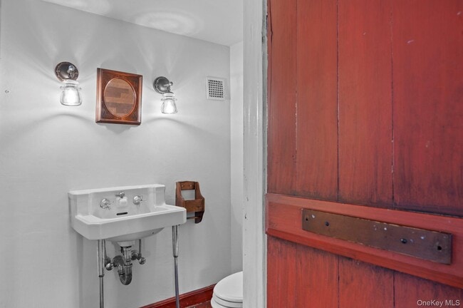 Building Photo - 82 Shingle House Rd