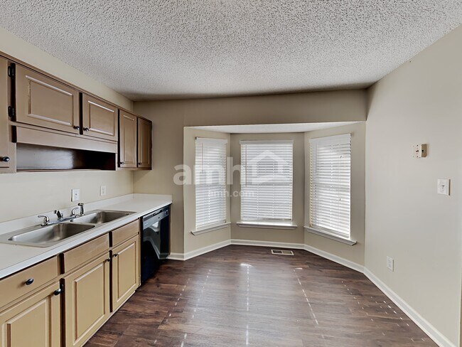 Building Photo - 753 Country Lake Ct