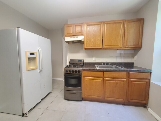 Unit 3 - 110 Warner Ave