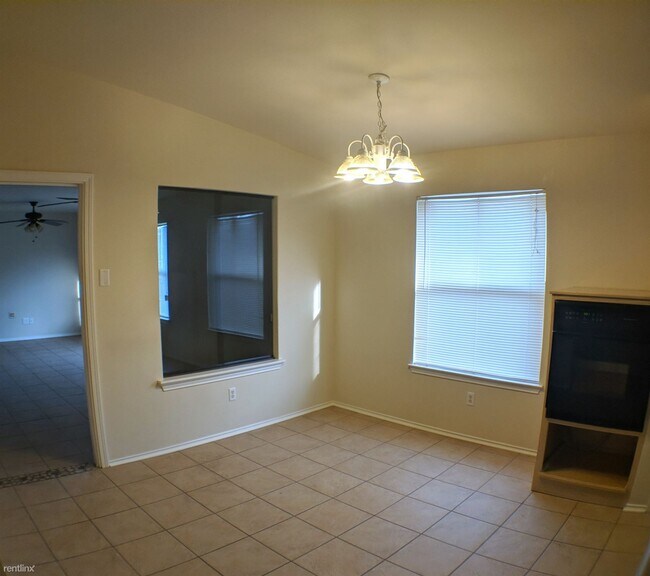Building Photo - 2 br, 1.5 bath House - 2106 Wright Way