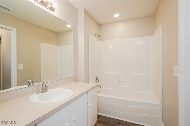 Foto del edificio - 3011 64th St W