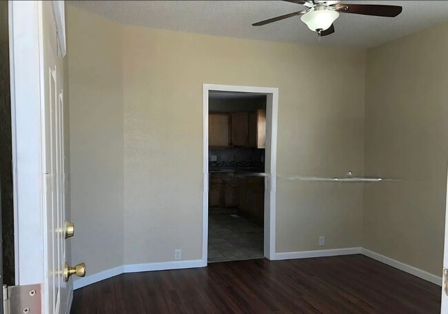 Foto del edificio - 1411 E Orman Ave