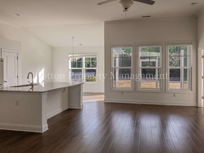 Building Photo - 7653 Vancouver Ct