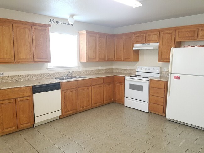Building Photo - Very Nice and Efficient Duplex in Weatherford