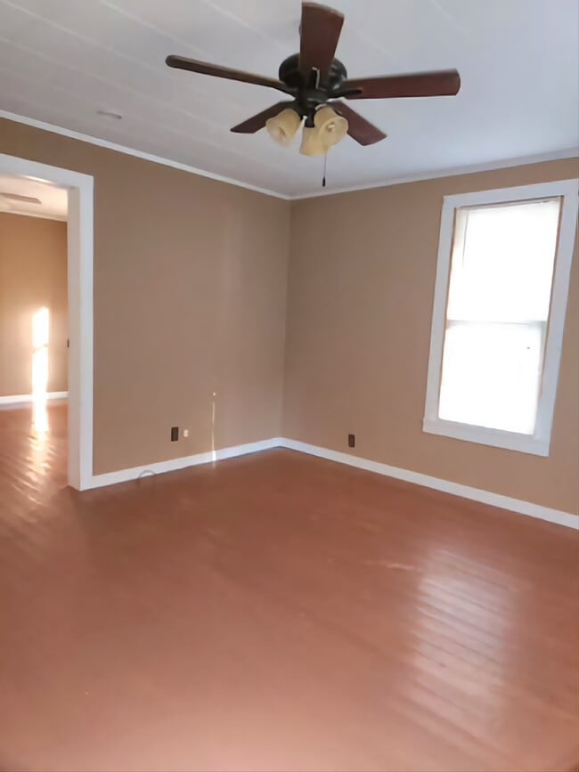 Living room - 2110 Wahl St