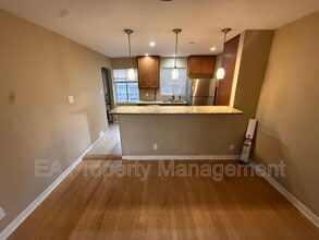 Building Photo - 1106 Princeton Dr NE