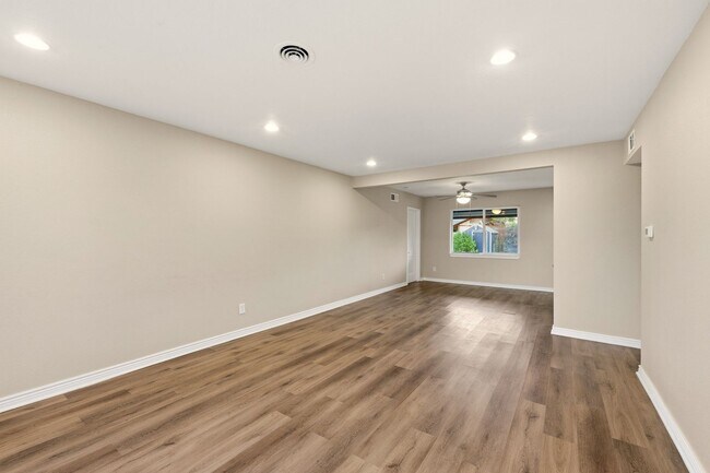 Foto del edificio - Beautiful 3-Bedroom, 2 Bath Home With Grea...