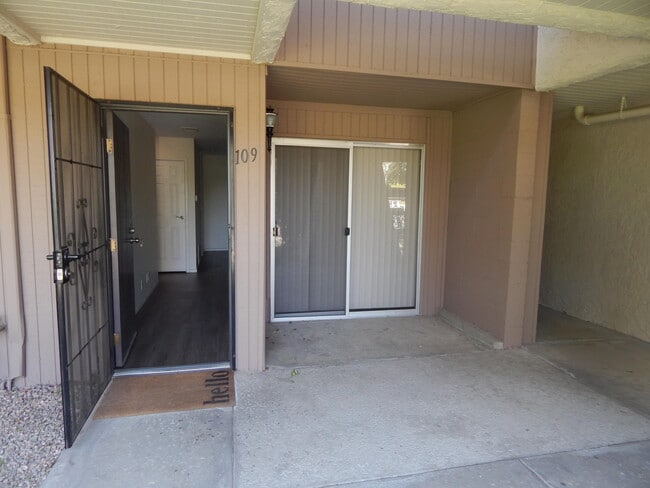 Building Photo - 2825 N Los Felices Rd