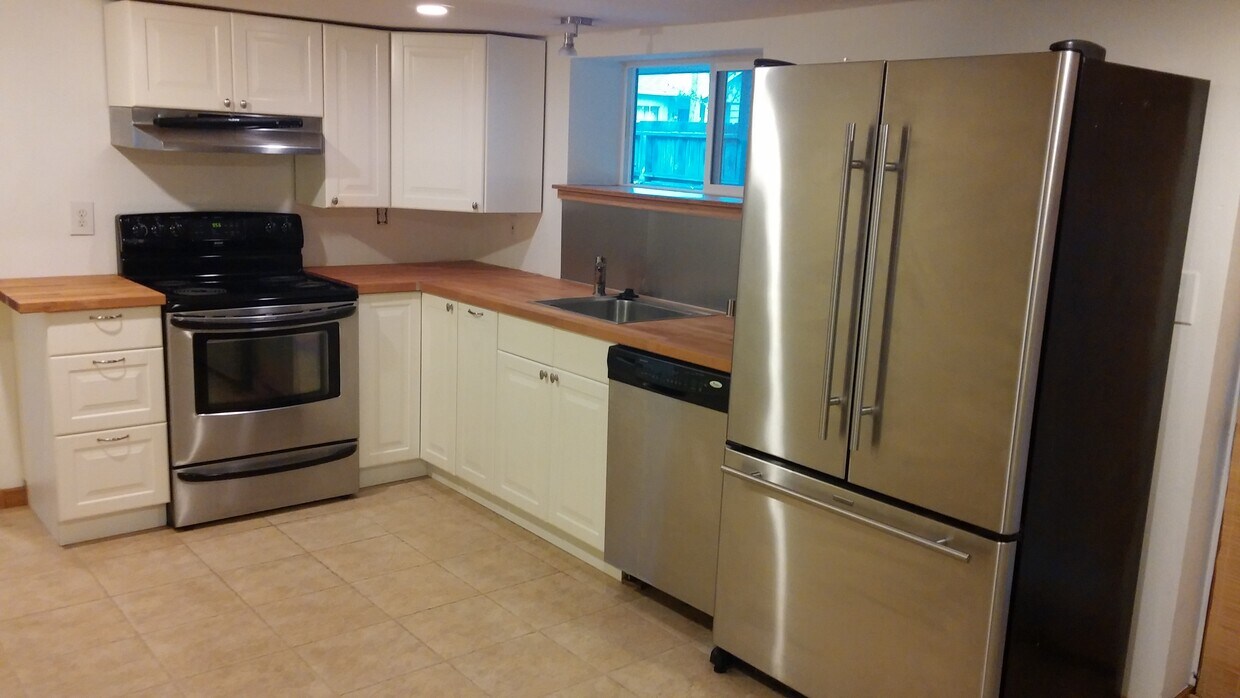 Primary Photo - 7401 Fremont Ave N