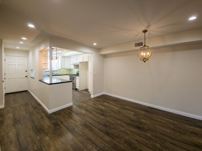 Building Photo - Modern 2BR in Desirable Burbank
