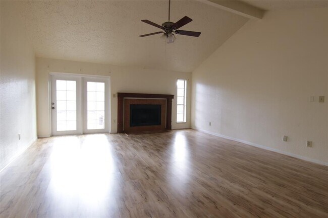 Foto del edificio - 2223 Windy Meadow Dr