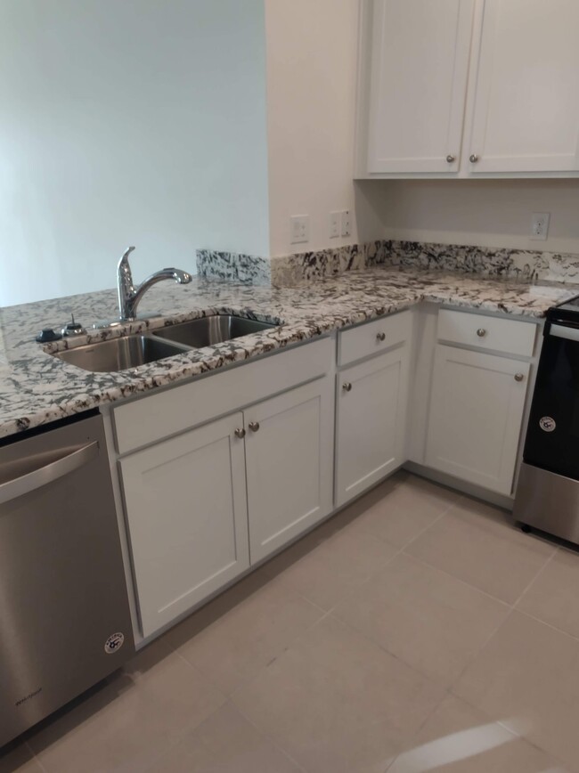 Foto del edificio - 5385 Sunshine Dr