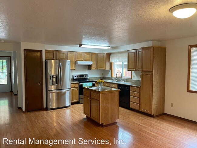 Building Photo - 3 br, 2 bath House - 12660 SE 22nd Ave