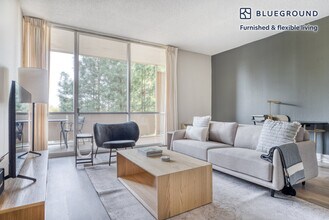 Building Photo - 501 Forest Ave