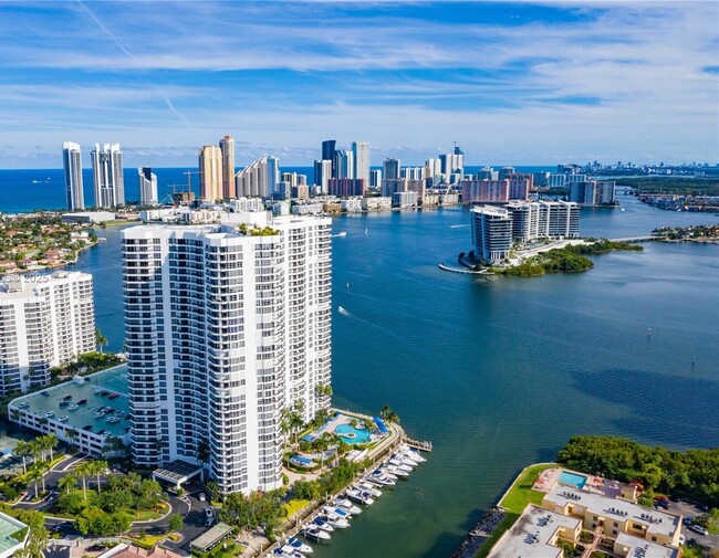 Foto del edificio - 3530 Mystic Pointe Dr