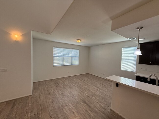 Building Photo - Newer 3 Bedroom Home! Near shops and restaurants!