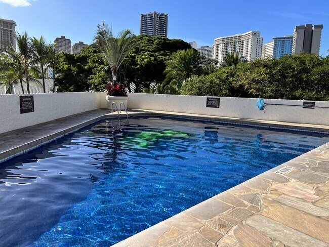 Building Photo - 2045 Kalakaua Ave