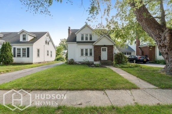 Primary Photo - 11 Berncliff Ave