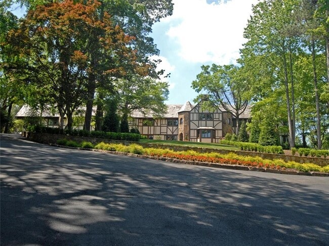 Building Photo - 5300 Powers Ferry Rd NW