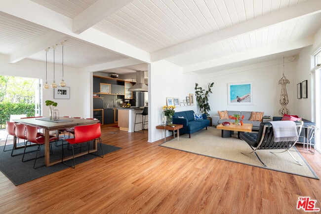 Building Photo - 7107 Pacific View Dr