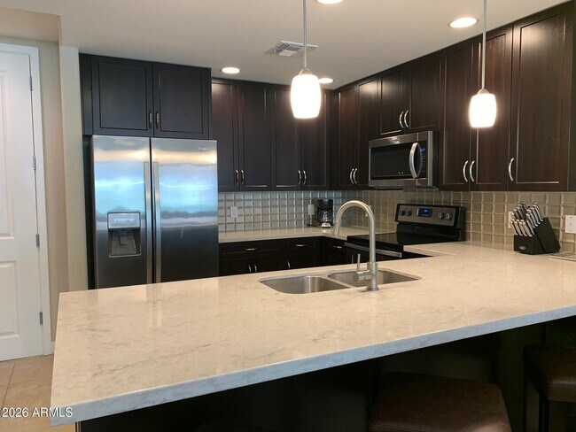 Foto del edificio - 5450 E Deer Valley Dr