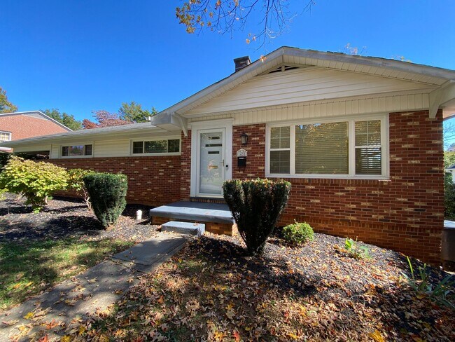 Building Photo - 1431 Capri Rd SW