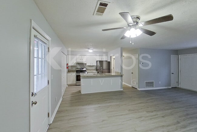 Building Photo - 8959 Ashwood Dr