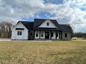 Building Photo - 18601 E River Rd