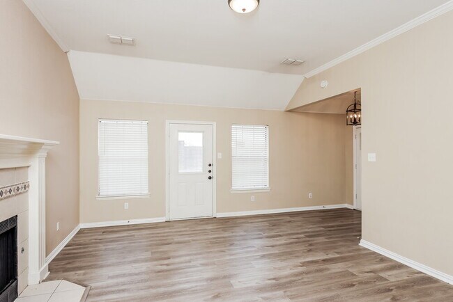 Building Photo - 3000 Huntington Ct